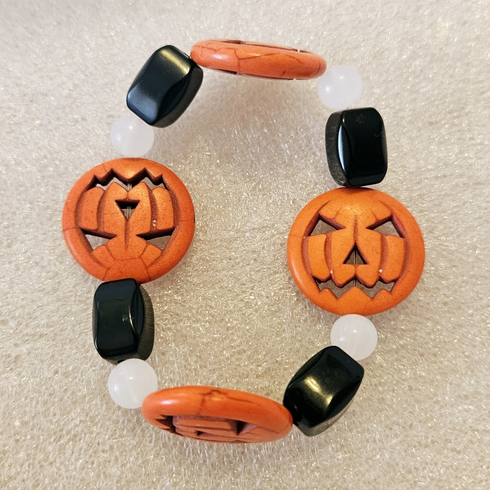 Handmade Jack O Lantern Pumpkin Halloween Stretch Bracelet in Black White Orange